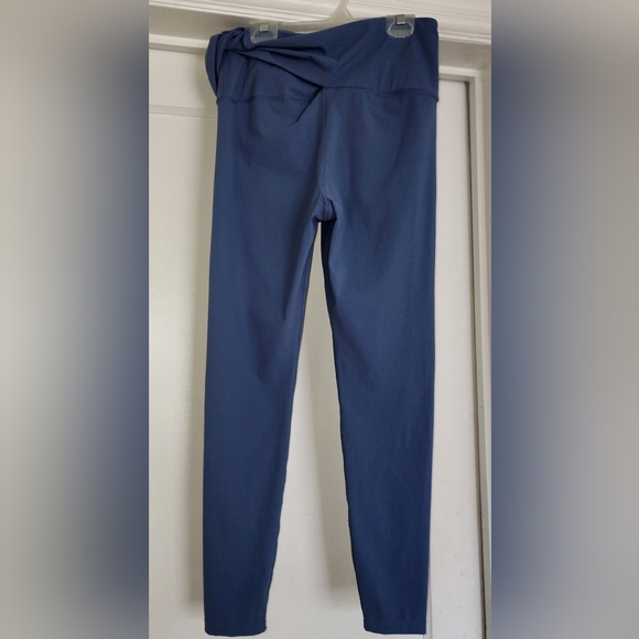 Carbon38 Side Twist High Rise Leggings - Picture 2 of 8